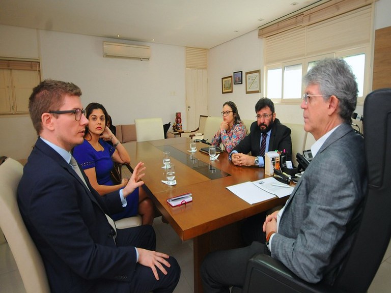 ricardo reuniao com consul britanico foto jose marquies (2).jpg