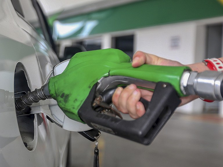 Litro da gasolina comum foi encontrado a partir de R$ 4,480 em postos de Cabedelo