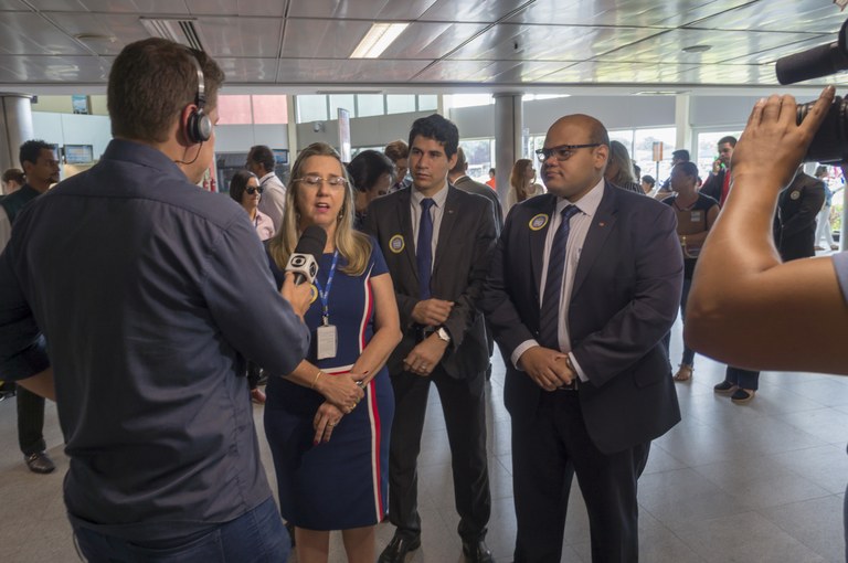 A Superintendente do Procon-PB, Késsia Liliana, em fiscalização na Força Tarefa e Blitz Nacional no Aeroporto Castro Pinto e João  Suassuna