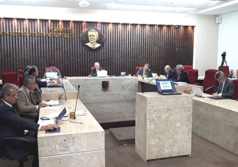 17 04 Sessão do Pleno - 09 04.jpg