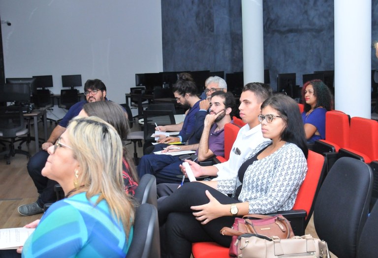 VISITA ESTAGIOS CAMARA.jpg